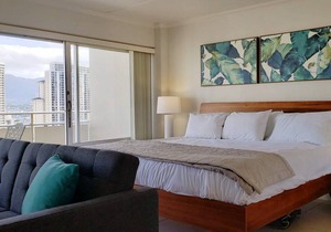 Ilikai Hotel - Fully renovated One-Bedroom unit on the 19th Floor overlooking the mountains!