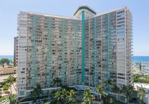 Ilikai Hotel - Fully renovated One-Bedroom unit on the 19th Floor overlooking the mountains!
