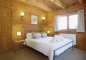 In tranquil surroundings ideal for walkers, cyclists and surfers with Padstow and Wadebridge within