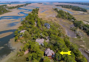 Incredible views and stunning. spacious interior, community dock