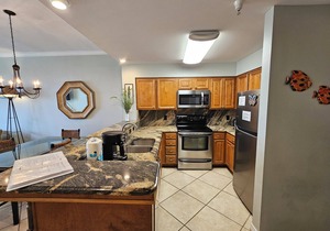 Inn at Dauphin Island 109 Family Friendly Sleeps 8-Walk out to Pool and Beach