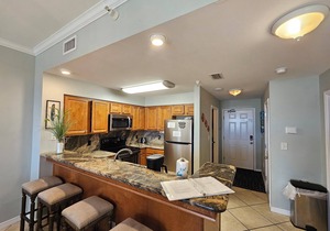 Inn at Dauphin Island 109 Family Friendly Sleeps 8-Walk out to Pool and Beach