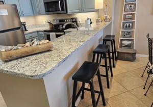 Inn at Dauphin Island 110-Walk-in Shower! Walk out to Pools and Beach!