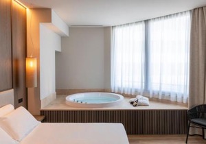 International Hotel & Suite