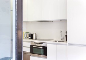 Intimate Studio Apartment with Balcony in Glebe