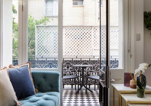 Intimate Studio Apartment with Balcony in Glebe