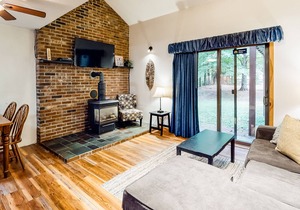 Inviting Two-Story Condo w/Shared Indoor Pool, Game Room, & Mountain Views