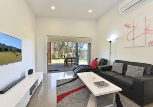 Ironbark Hill Villa 1 Tyrian
