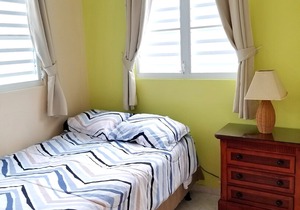 ISOLA– Private 1st floor Apt in beautiful neighborhood just min to Beaches & BQN