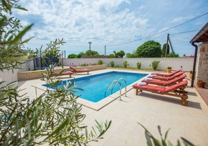 Istrian stone villa with swimming pool near Pula, Istria