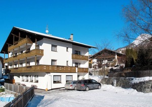 400 m² Apartment ∙ 16 bedrooms ∙ 32 guests