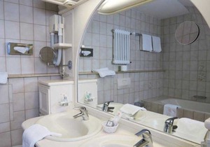 Junior suite with WC and whirlpool / shower temple - Top CCL Hotel Ritter Badenweiler Ganter Reiner