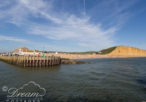 JURASSIC VIEW, romantic, country holiday cottage in West Bay