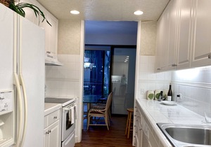 Kahala Beach 2B/2bath/1pkg Condo