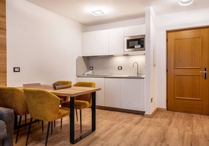 Kamerloy Apartments - F with Mountain View, Wi-Fi, Balcony and Garden