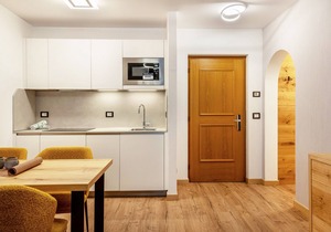 Kamerloy Apartments - F with Mountain View, Wi-Fi, Balcony and Garden