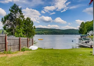 Kamp Koby - Lake Front camp on Lake Hortonia