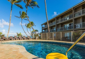 Kapaa 2BR Ground floor, Ocean Breeze Condo with pool! (112-2)
