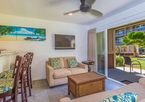 Kapaa 2BR Ground floor, Ocean Breeze Condo with pool! (112-2)