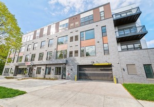 Kasa | Comfy 1BD with Balcony and Amenity Access | Minneapolis