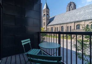 Kasa | Inviting 2BD + Walk to Dining | Des Moines