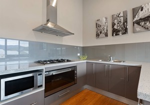 Khione 1 - 3BR Modern Townhouse l Mountain Views l WiFi l BBQ l Smart TV