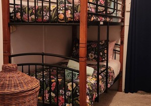 King Single plus 3 Singles in Meyenburg House with shared bathroom & kitchen
