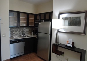 King Studio. Free Breakfast Buffet. Pool & Gym Access.