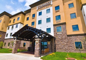 King Suite. Free Breakfast. Pool. Only 5 Miles from Purdue University!