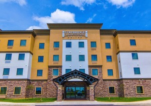 King Suite. Free Breakfast. Pool. Only 5 Miles from Purdue University!