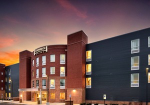 King Suite. Free Breakfast Buffet. Downtown Marquette. Close to Northern Michigan University!
