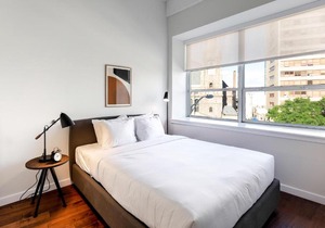 Kislak 307 Stunning 2BR Corner Apt in Heart of Downtown