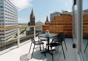 Kislak 603 1BR Penthouse with Stunning Rooftop Terrace