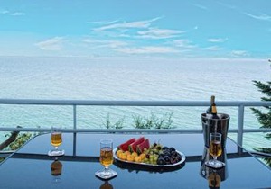 Kiveri Luxurious Seaside Apartment