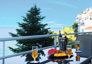Kiveri Luxurious Seaside Apartment