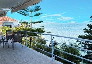 Kiveri Luxurious Seaside Apartment