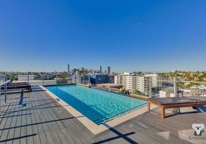 KOZYGURU | West End | 10 mins to City | 1 Bed APT + FREE PARKING | QWE017