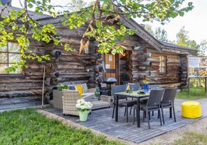 Kuukkeli Log Houses Teerenpesä