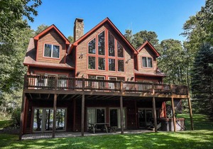 Lake Front Home with Lots of Community Amenities