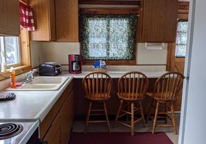 Lakefront Cabin Rental Resort- Fish, Sightseeing & Ride Trails