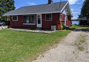 Lakefront Cabin Rental Resort- Fish, Sightseeing & Ride Trails