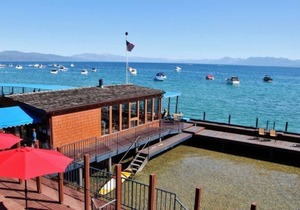 Lakefront condo, great views, private balcony, jacuzzi tub. Steps to beach.
