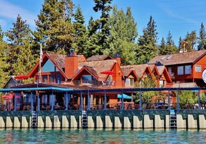 Lakefront condo, great views, private balcony, jacuzzi tub. Steps to beach.