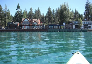 Lakefront condo right on the water, spectacular views!! 3 night min Summer
