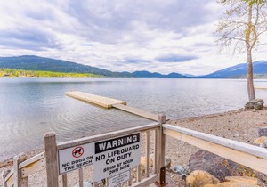Lakefront Condo w/ Lovely Views, Beach Access & Pool/Hot Tub/Sauna