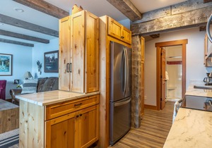 Lakefront Condo with Great Views & Pool/Hot Tub/Sauna - Near Skiing