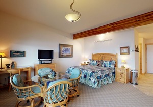 Lakefront condo with water-view balcony, central AC & swimming dock
