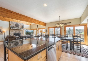 Lakefront home with lots of community amenities!