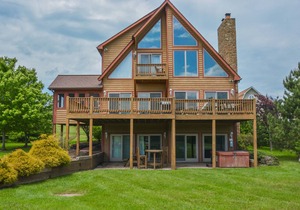 Lakefront home with lots of community amenities!