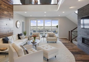 Lakefront Luxury Four Bedroom House